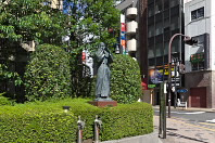 彫刻「和の角笛」東急スクエア角