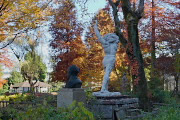 秋の彫刻広場 - 片倉城跡公園