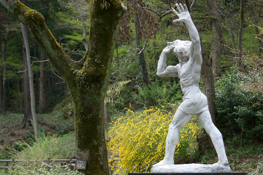 彫刻「浦島−長寿の舞」北村西望 作 - 片倉城跡公園