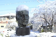 雪、彫刻「貌」 - 片倉城跡公園