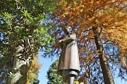 秋、彫刻「雪の朝」2 - 片倉城跡公園
