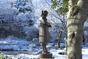 雪、彫刻「雪の朝」 - 片倉城跡公園