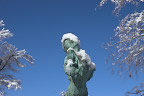 雪、彫刻「ダンシングオールナイト」3 - 片倉城跡公園