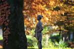秋、彫刻「憧れ」 - 片倉城跡公園