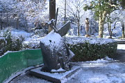 雪、彫刻「風景−海−」 - 片倉城跡公園