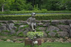 彫刻「春休み」東山俊郎 作 - 片倉城跡公園