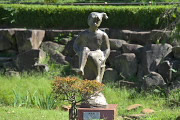 秋、彫刻「春休み」 - 片倉城跡公園