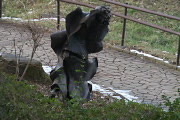 冬、彫刻「ダナエ」背面 - 片倉城跡公園