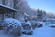雪、彫刻「長い髪」 - 片倉城跡公園